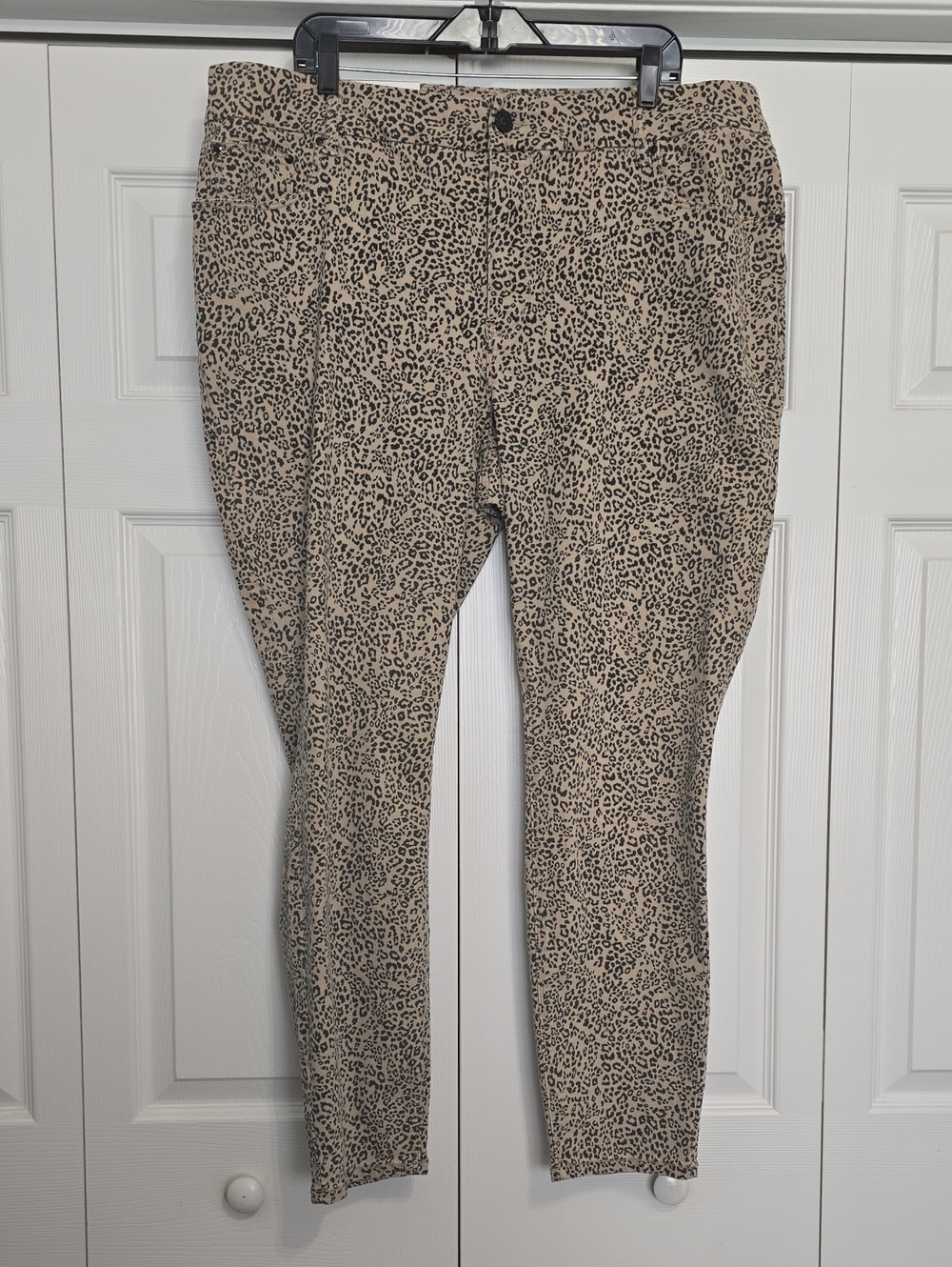 🆕️ Seven7 Leopard Print Skinny Jeans - Beige and Black